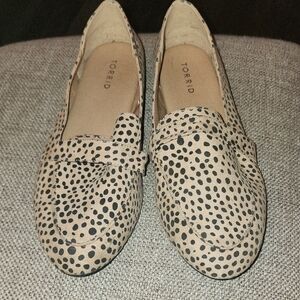 Torrid Women's Tan and Black Loafers